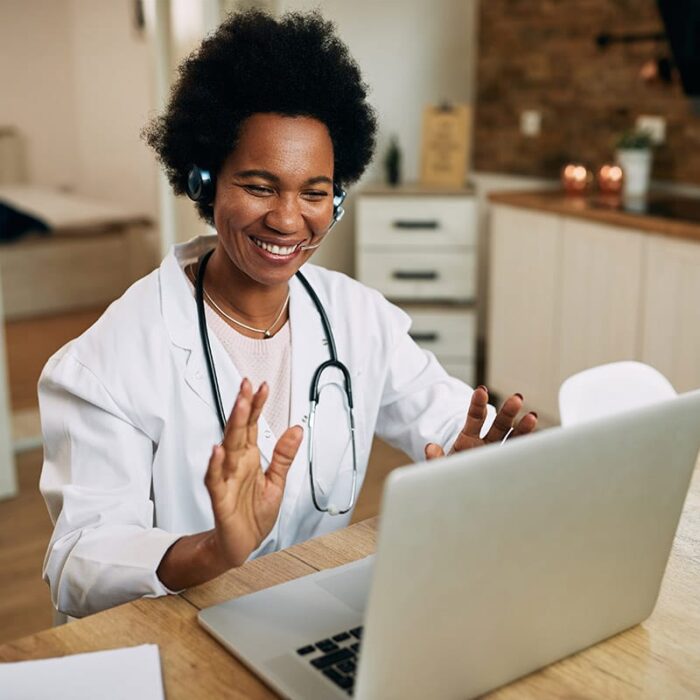 doctor on laptop giving a lung cancer second opinion
