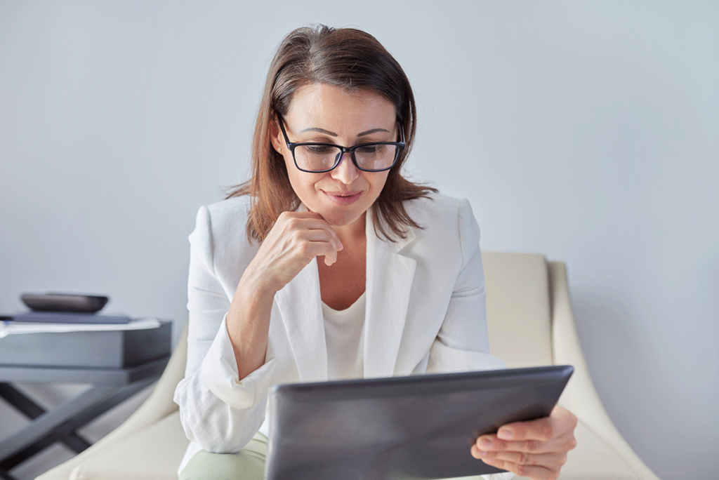 a doctor uses a tablet to research How Virtual Consultations Are Changing healthcare